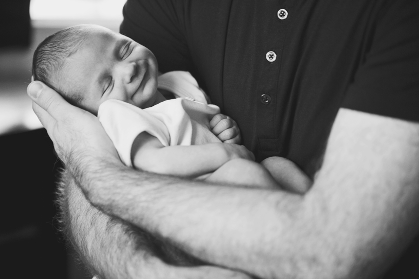 black-and-white-baby-newborn-smiling